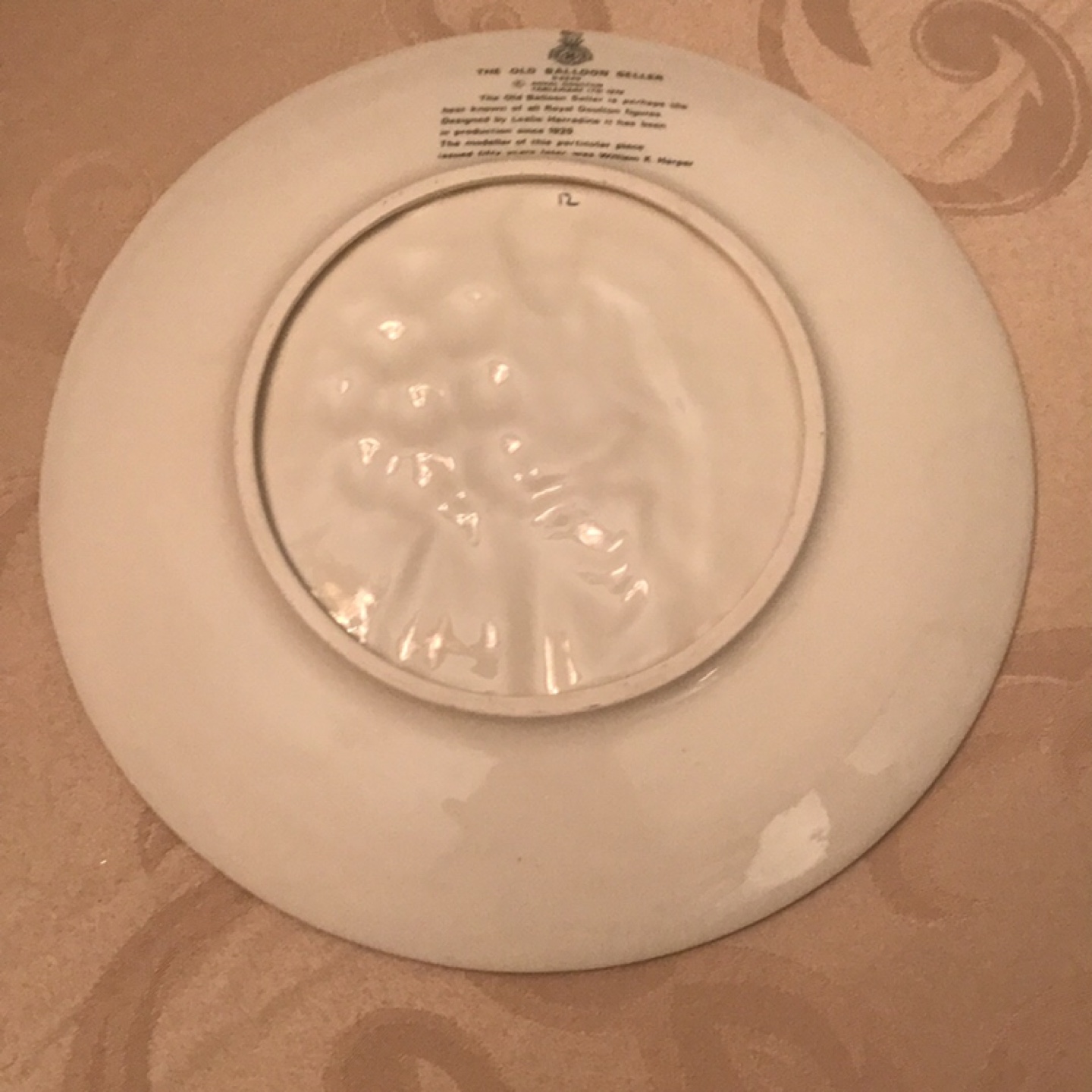 Royal Doulton The Old Balloon Seller Plate - photo 3