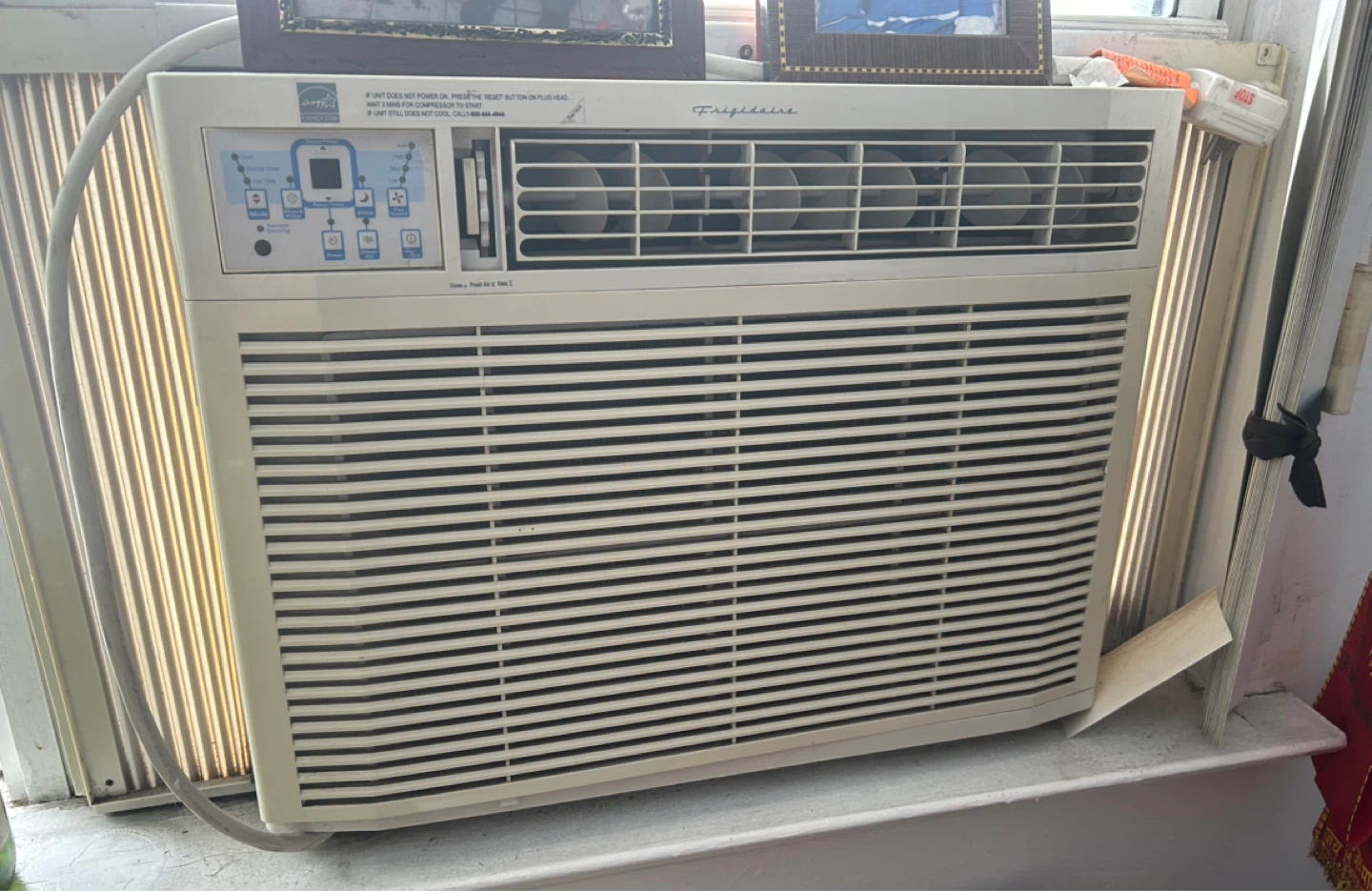 Frigidaire Window Air Conditioner - photo 2