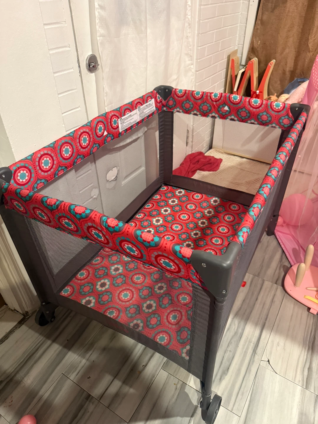 Playard / Pack 'n Play Portable Crib - photo 2