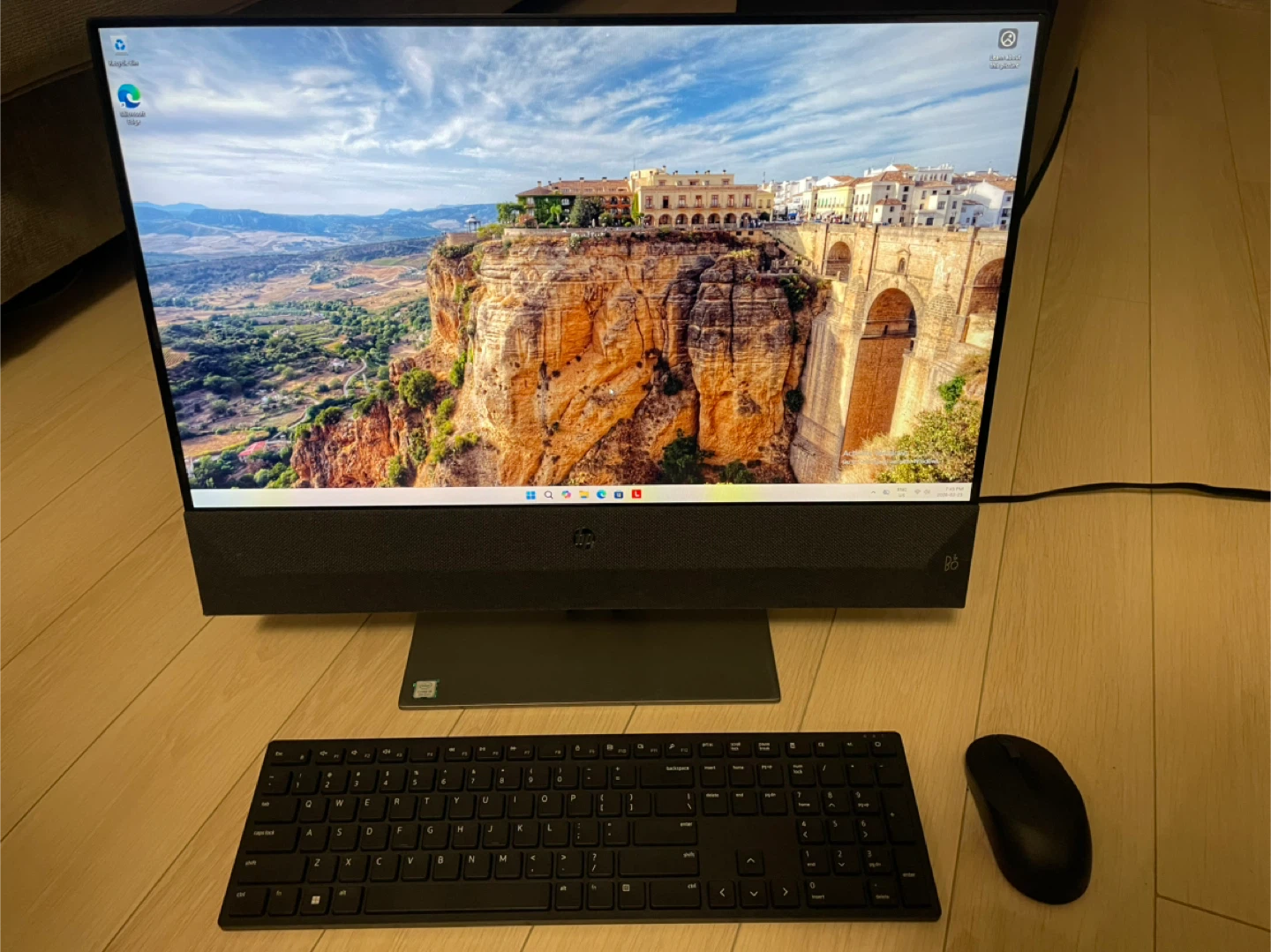 All in one PC 24’’ i5 9th 16GB 256GB NVME 1TB - photo 2