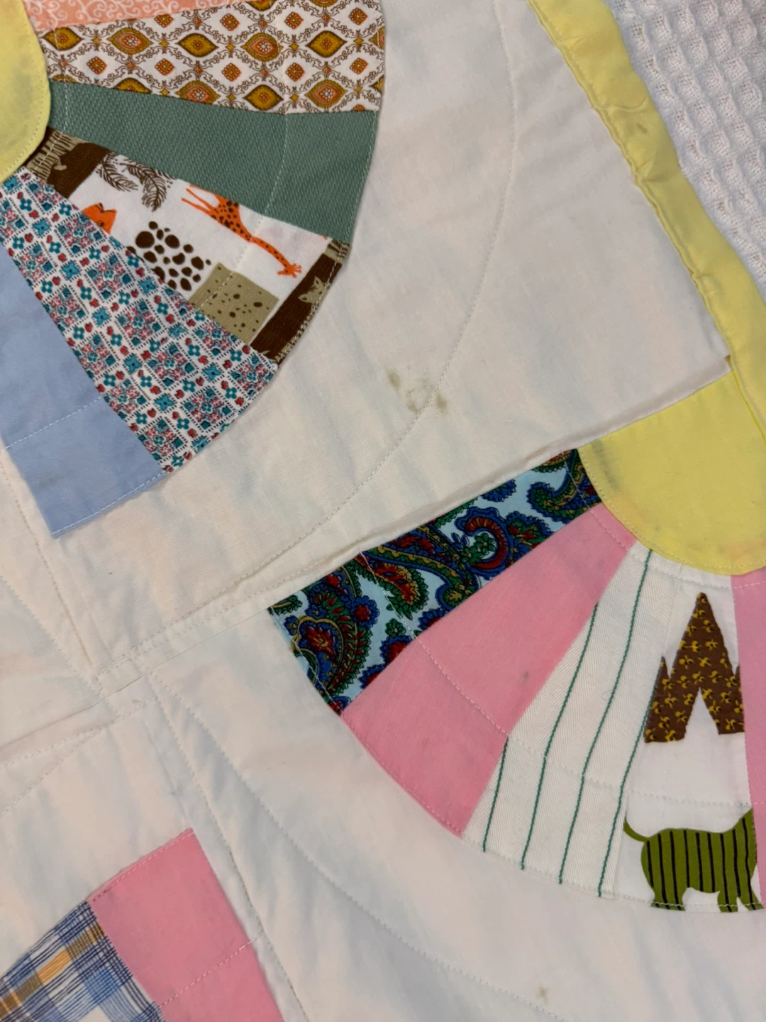 Handmade Fan Quilt - Yellow & White 92“ 66” in - photo 5