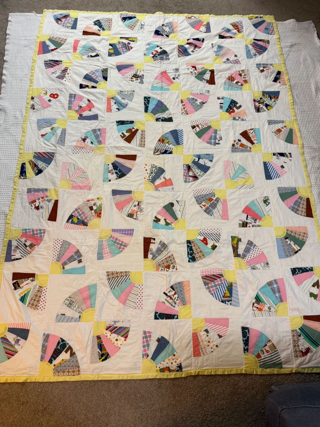 Handmade Fan Quilt - Yellow & White 92“ 66” in