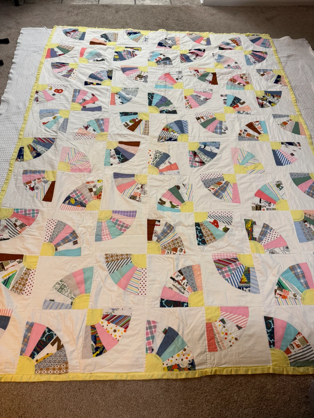 Handmade Fan Quilt - Yellow & White 92“ 66” in - photo 4