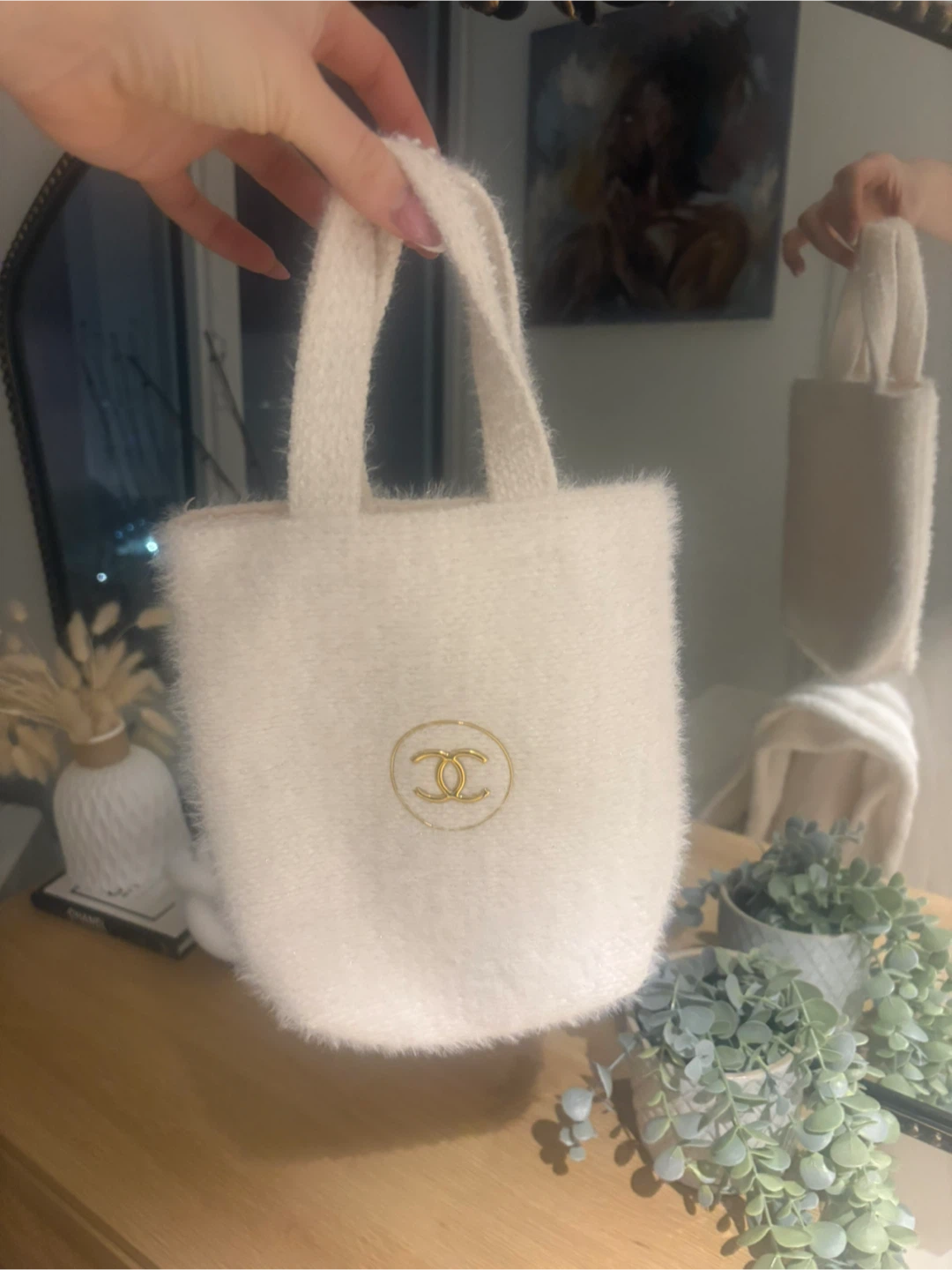 Chanel VIP beauty White Fuzzy Tote Bag - photo 2