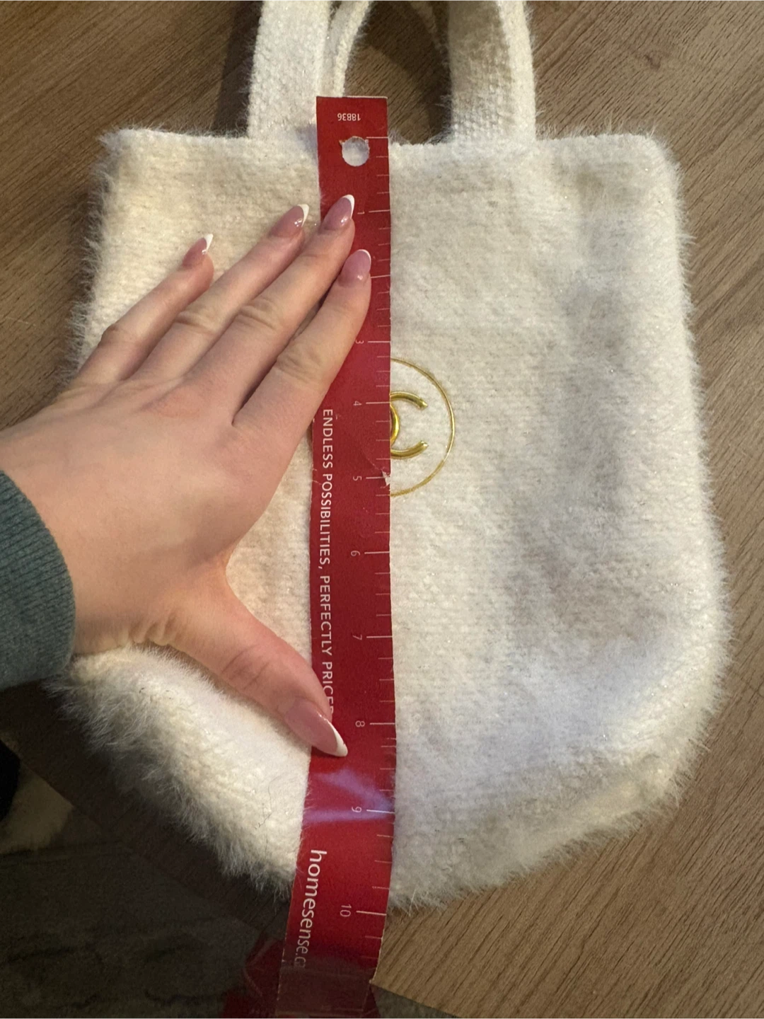 Chanel VIP beauty White Fuzzy Tote Bag - photo 4