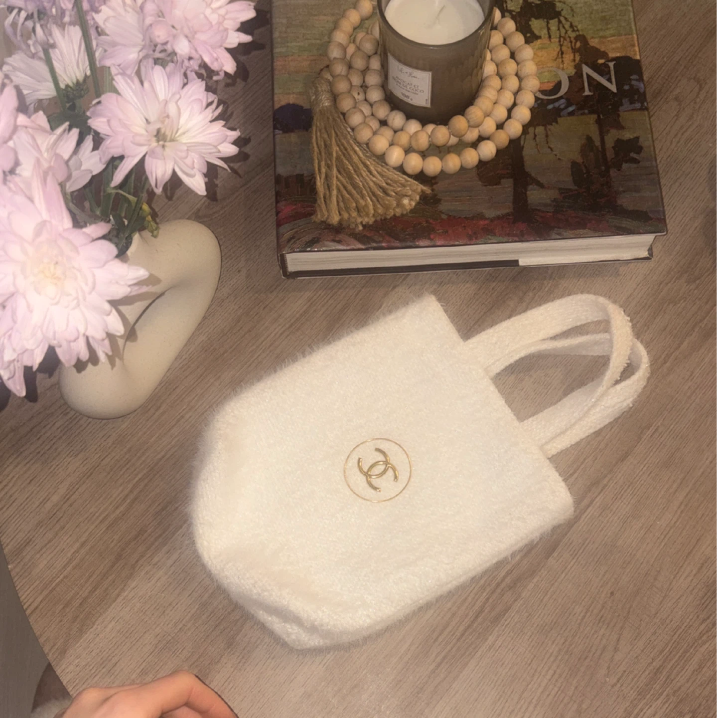 Chanel VIP beauty White Fuzzy Tote Bag - photo 3
