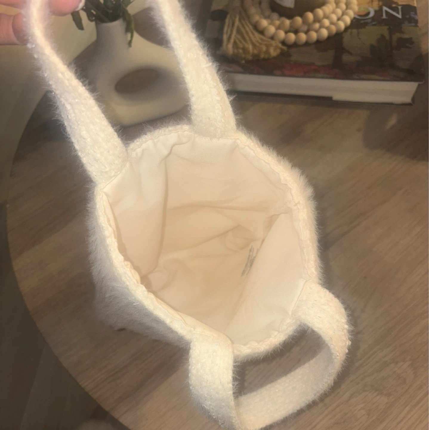 Chanel VIP beauty White Fuzzy Tote Bag - photo 5