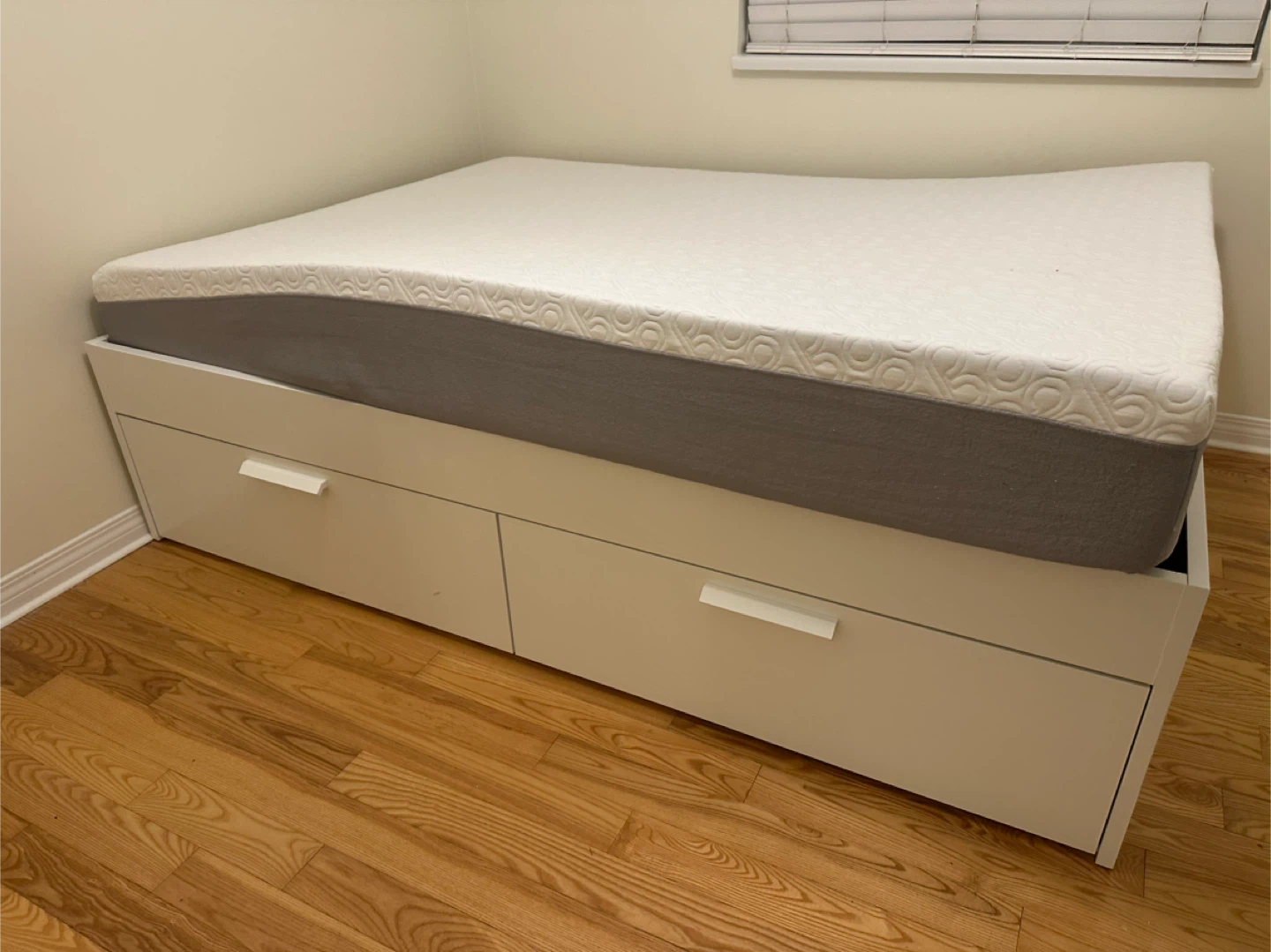Ikea Queen bed frame +4 drawers +FREE DELIVERY - photo 4