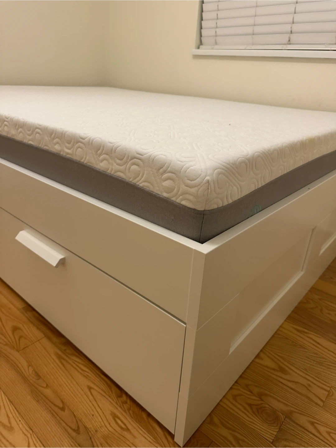 Ikea Queen bed frame +4 drawers +FREE DELIVERY - photo 3
