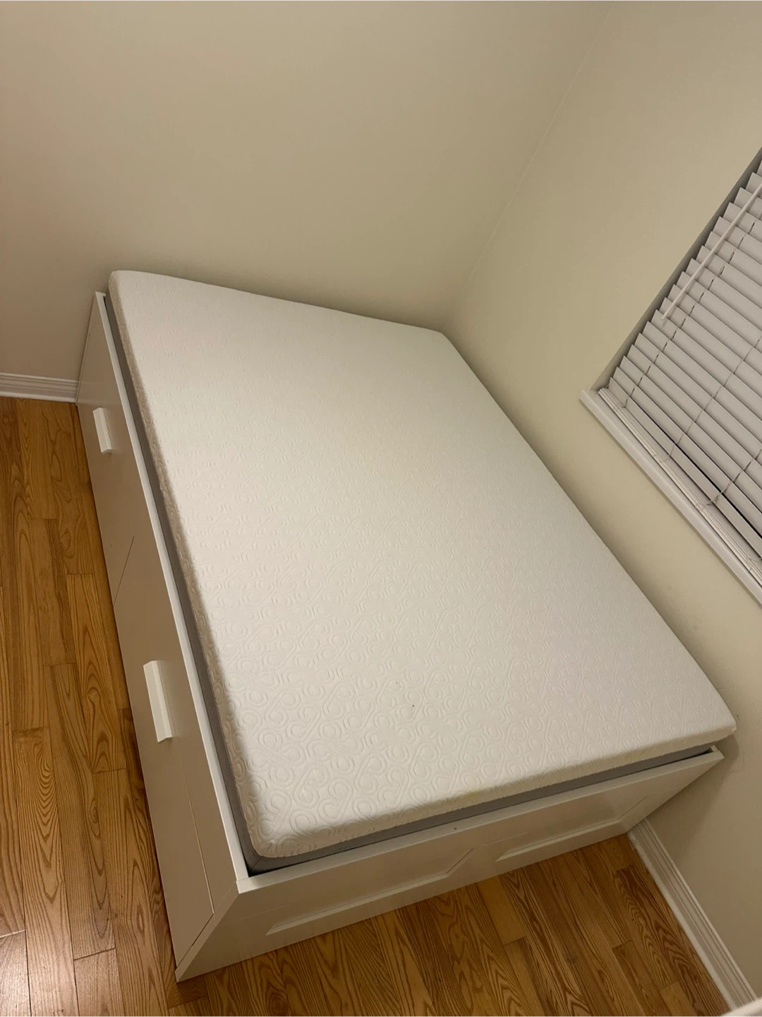 Ikea Queen bed frame +4 drawers +FREE DELIVERY - photo 2