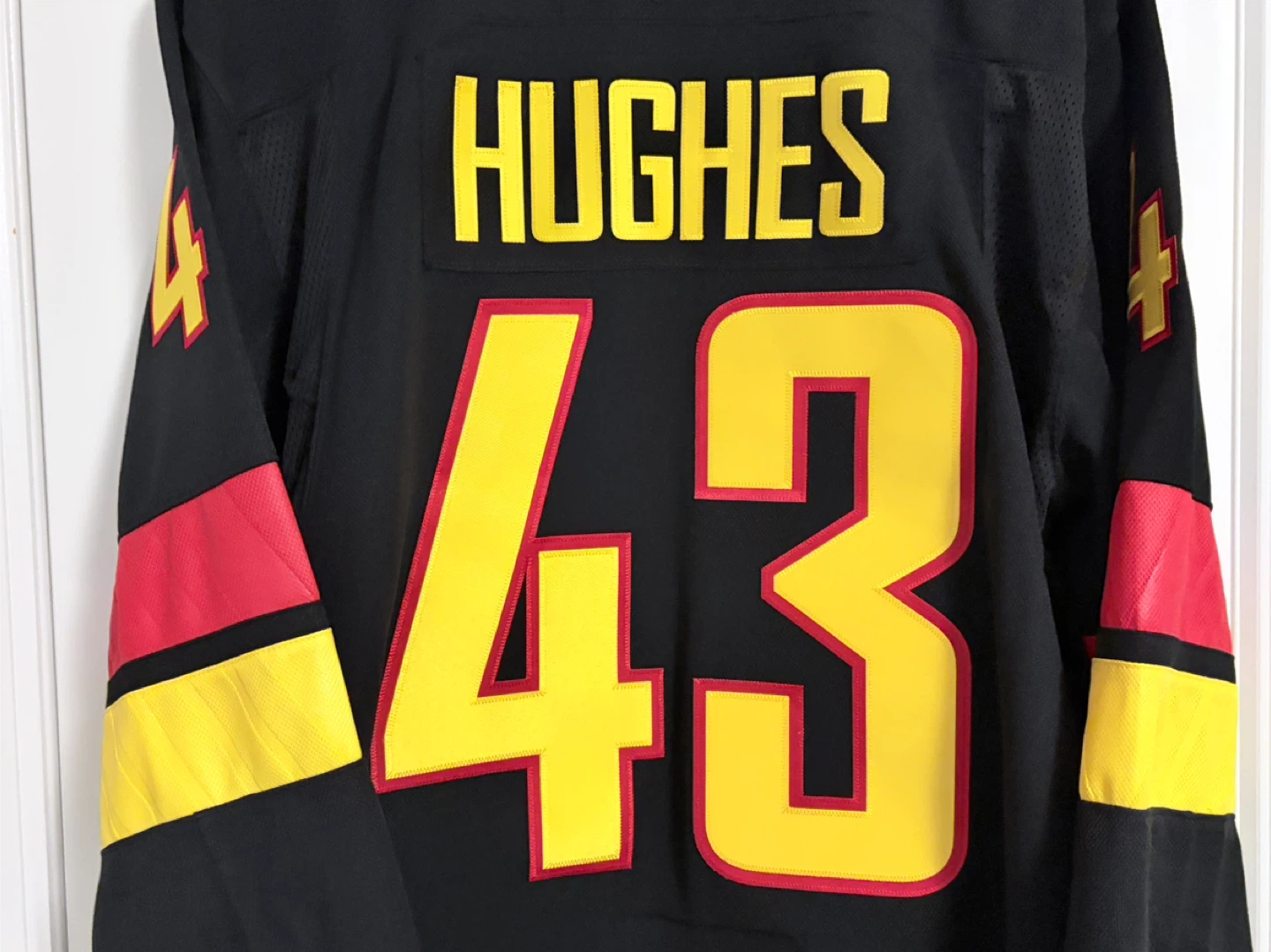 BNWT Authentic Fanatics Vancouver Canucks Quinn Hughes Jersey 54 - photo 2