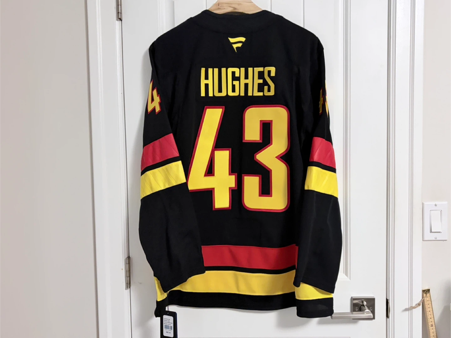 BNWT Authentic Fanatics Vancouver Canucks Quinn Hughes Jersey 54