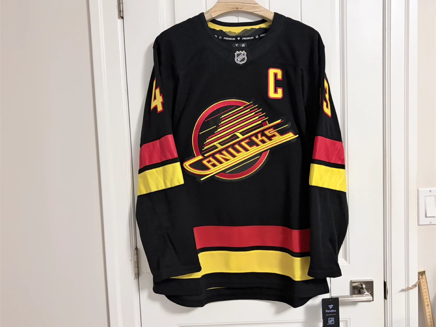 BNWT Authentic Fanatics Vancouver Canucks Quinn Hughes Jersey 54 - photo 5