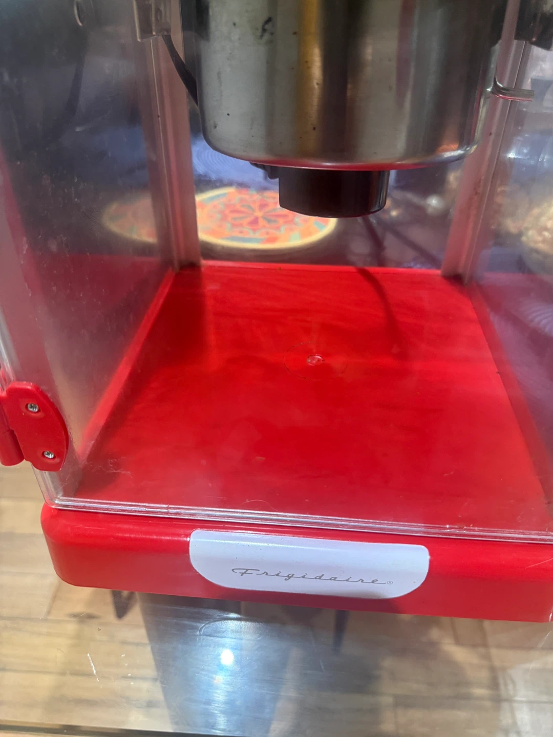 Frigidaire Red Retro Popcorn Machine - photo 2