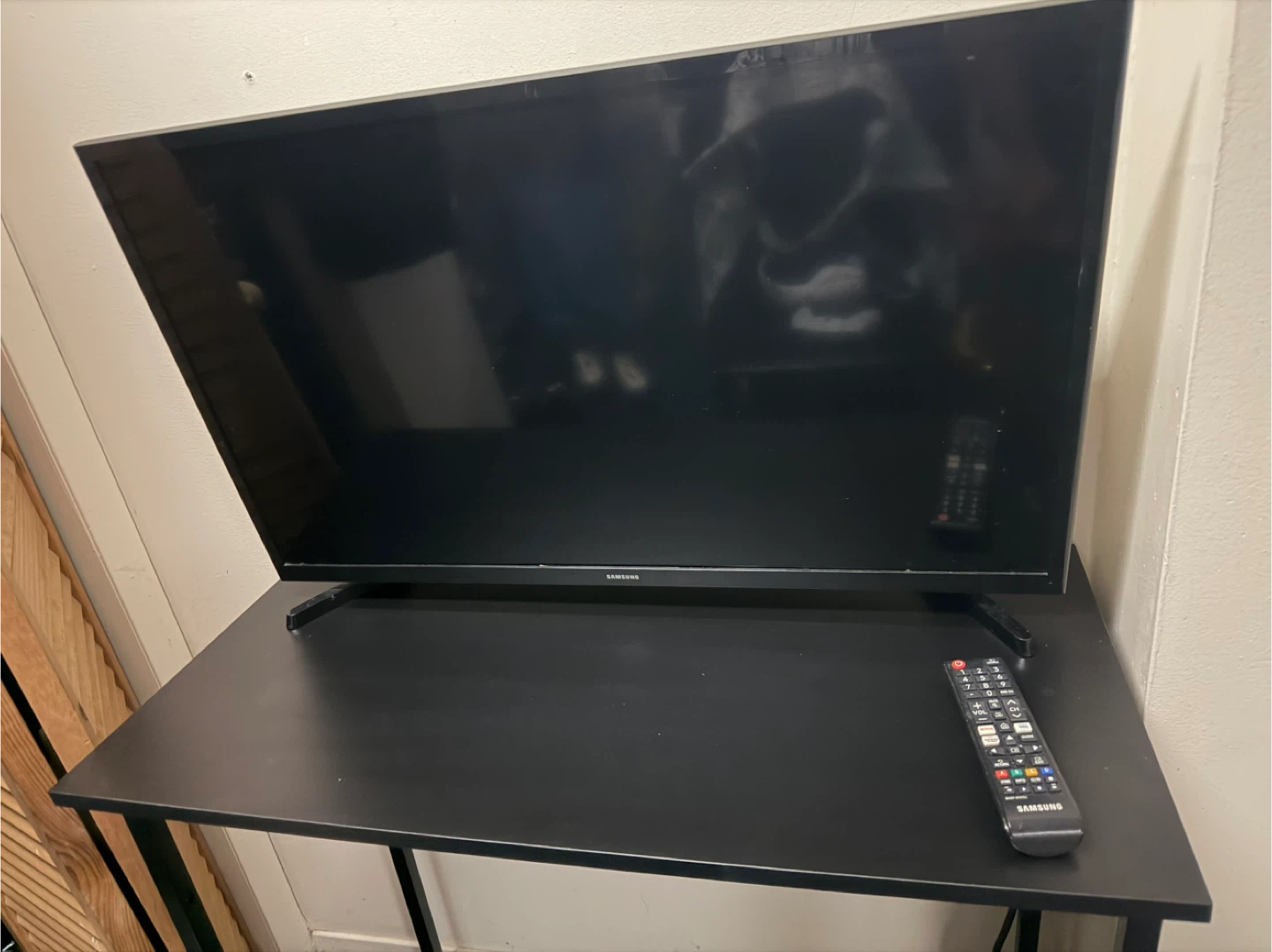 Samsung 32” Smart TV with Remote - photo 2