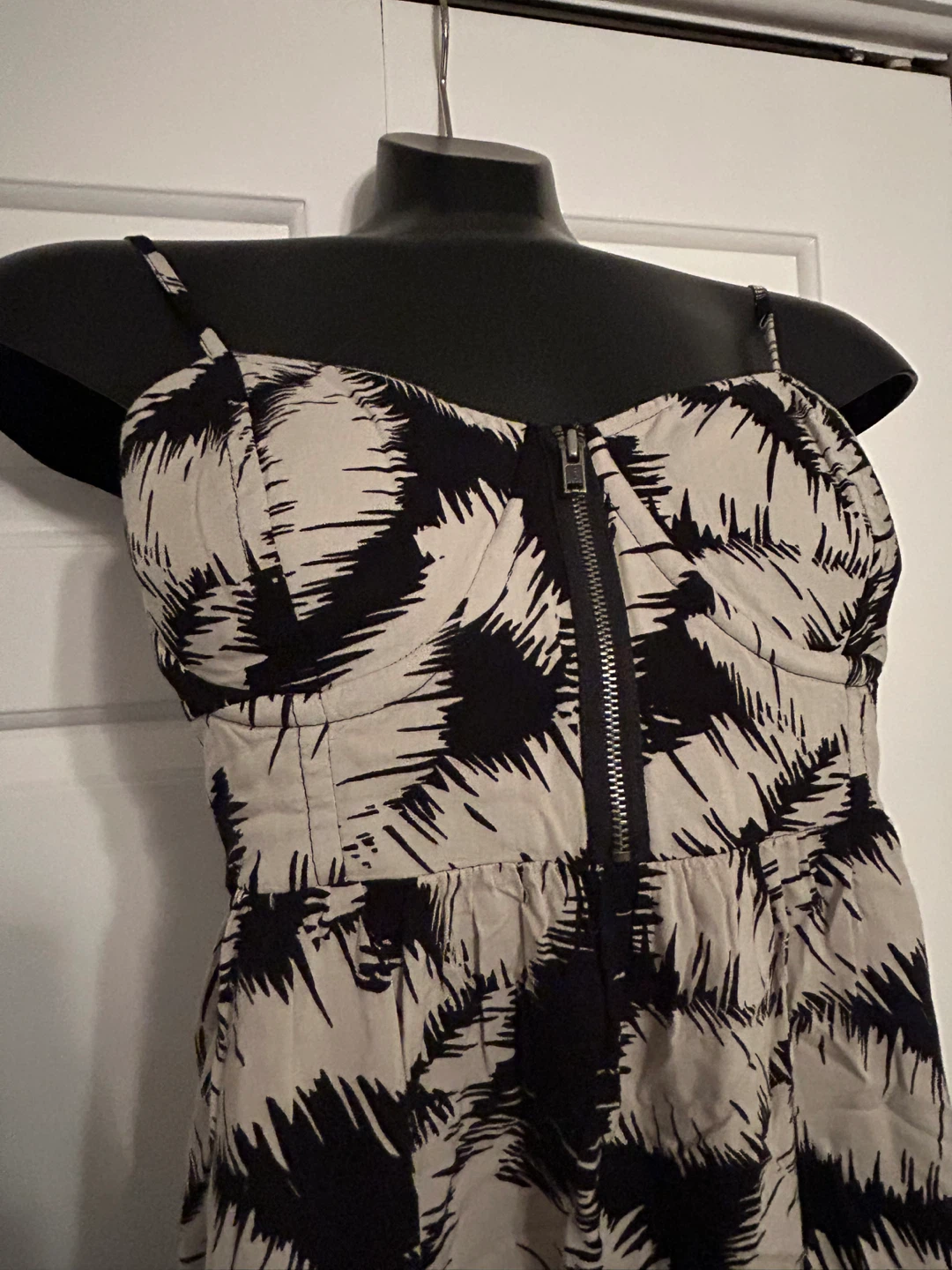 Elle Black and Cream Leaf Print Maxi Dress - Size XS - photo 2