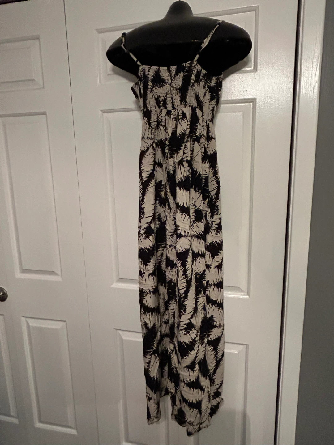 Elle Black and Cream Leaf Print Maxi Dress - Size XS - photo 3