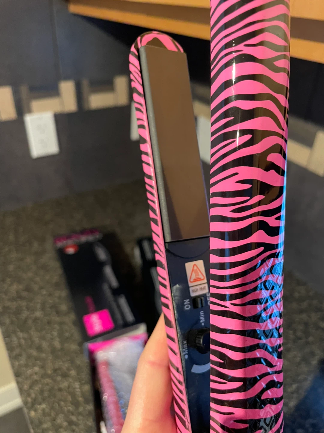 Style House Professional 1.25” Hair Straightener - photo 4