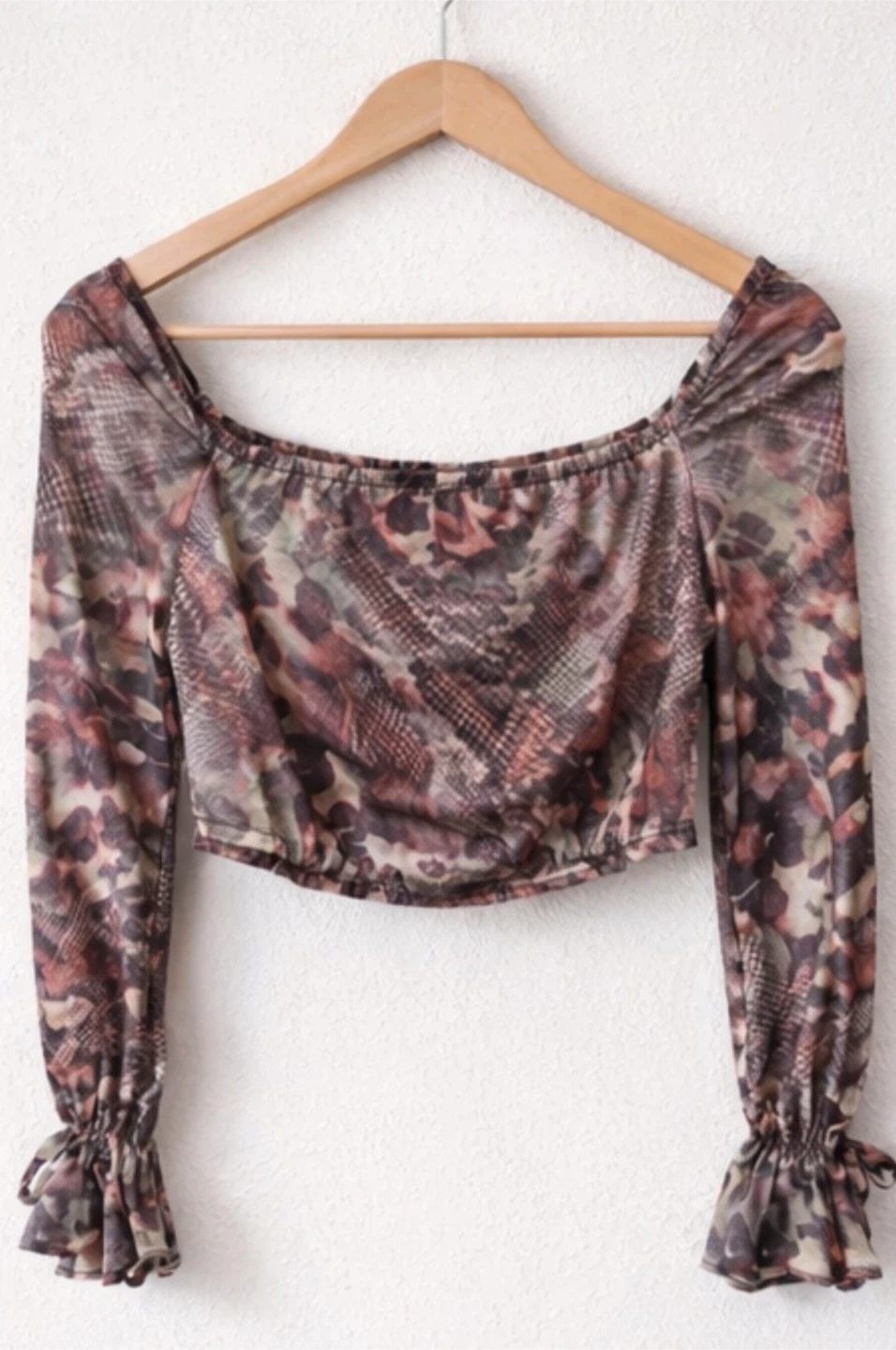 PrettyLittleThing Mesh Snake Print Long Sleeve Crop Top - photo 4