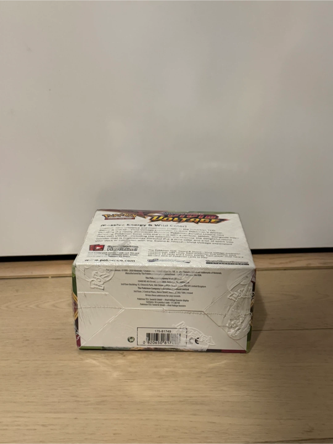 Pokemon vivid voltage booster box - small tear - photo 4