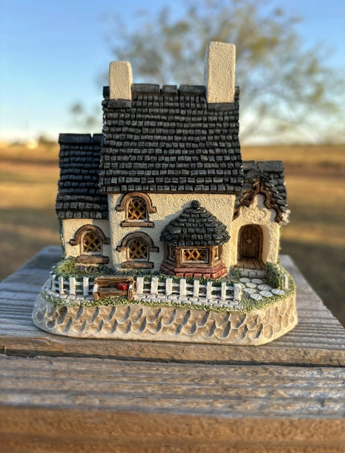 David Winter Miniature Cottage House Display Piece - photo 2