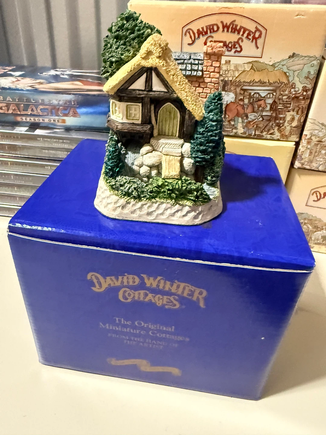 David Winter Cottages Little John's Riverleft Miniature House - photo 2