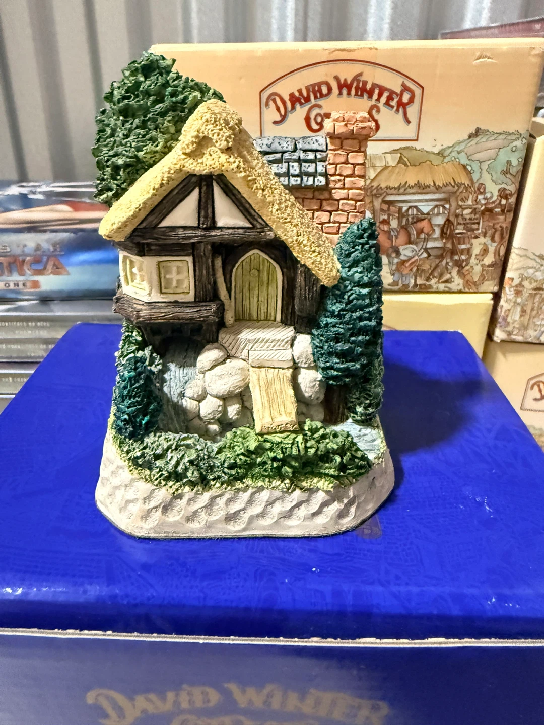 David Winter Cottages Little John's Riverleft Miniature House