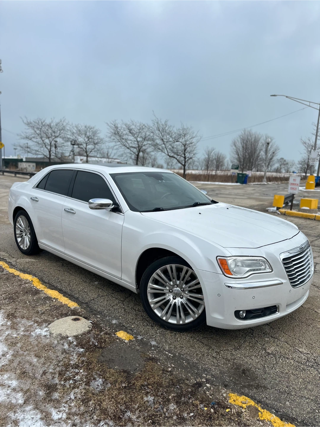 2011 Chrysler 300C - photo 3