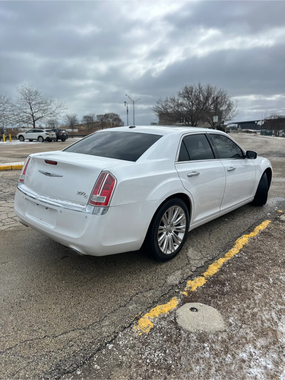2011 Chrysler 300C - photo 4