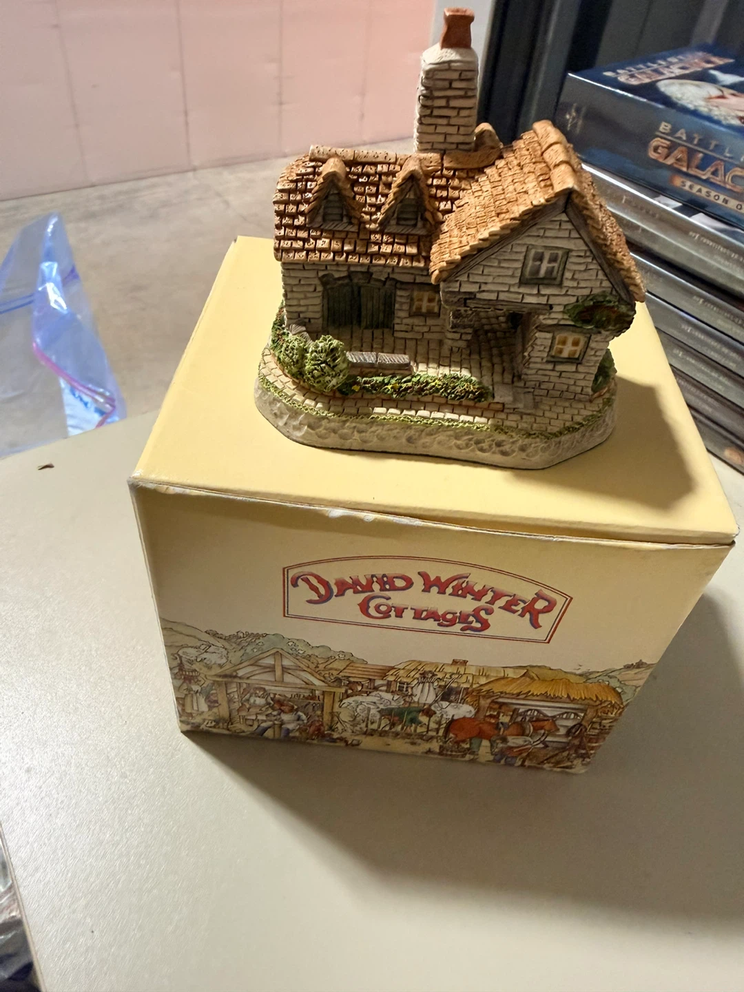 David Winter Cottages - The Church and Vestry Figurine - photo 2
