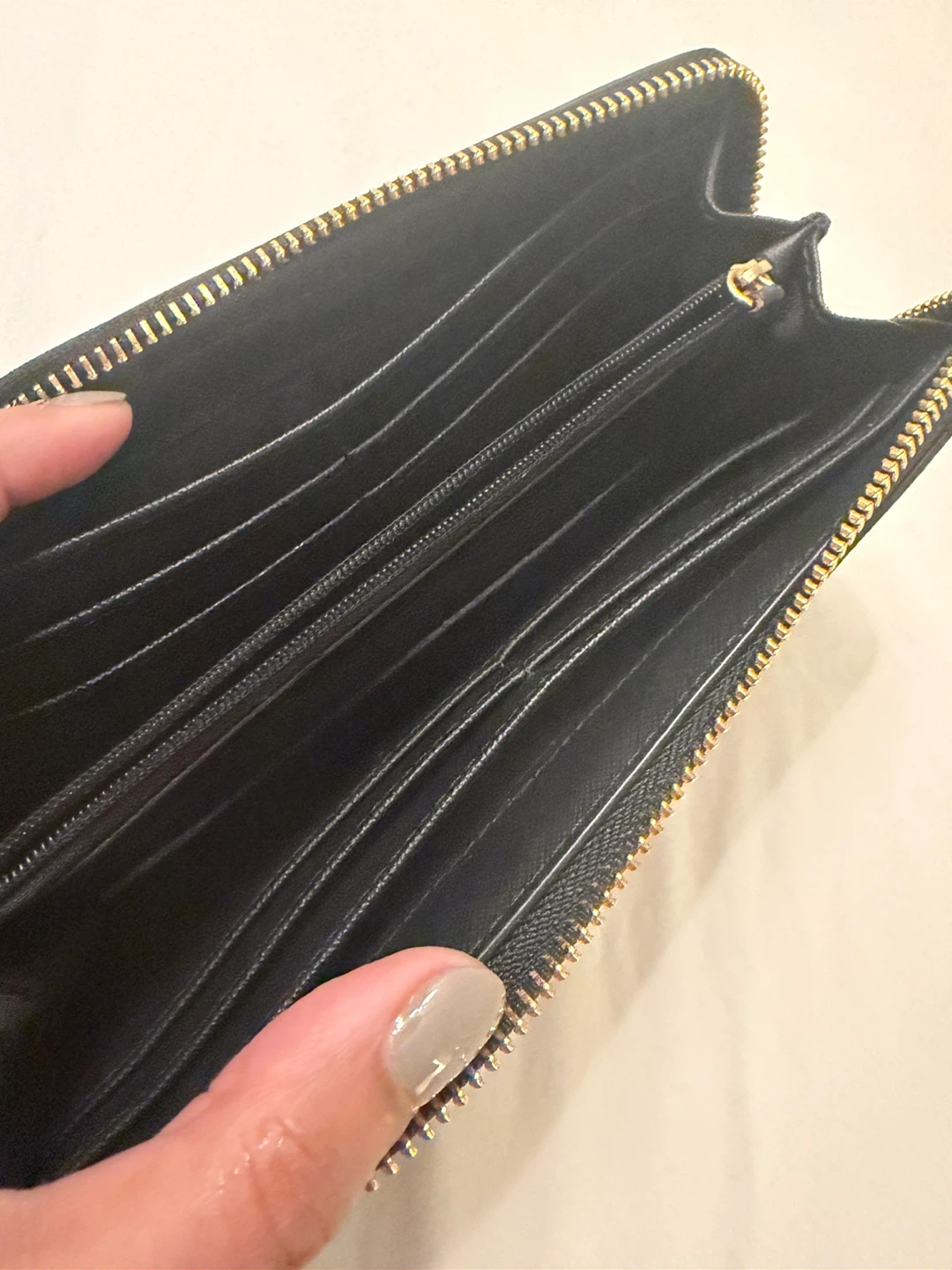 Michael Kors Black Leather Zip Around Wallet - photo 5