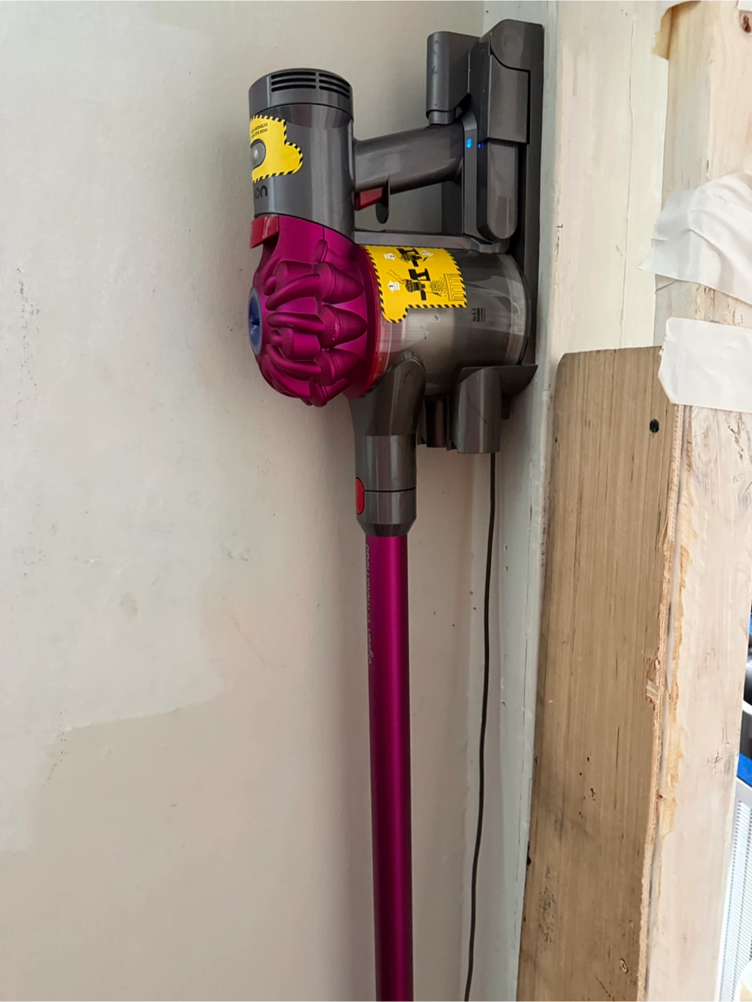 Dyson V10 Vacuum Cleaner - photo 3