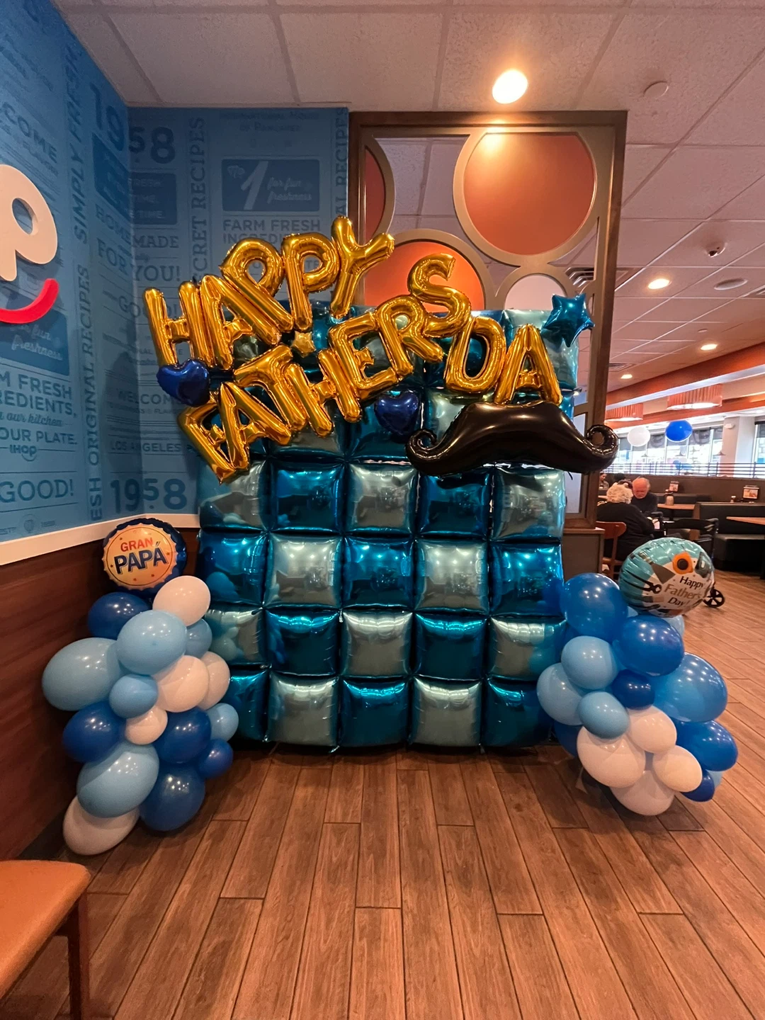Happy Father's Day Balloon Backdrop & Decor - photo 2