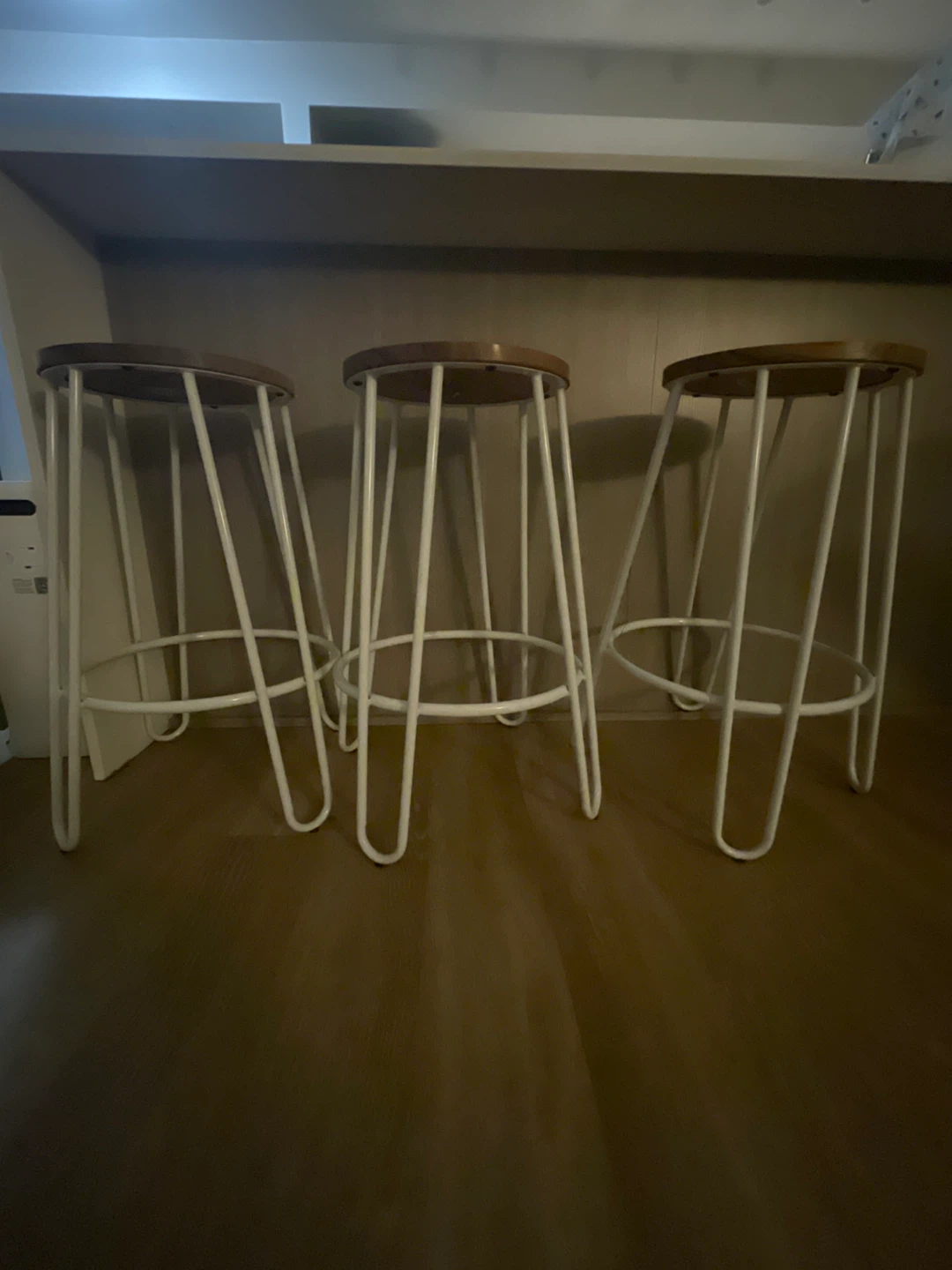 Bar Stools 3x $30- Wood Seat, White Metal Legs - photo 2