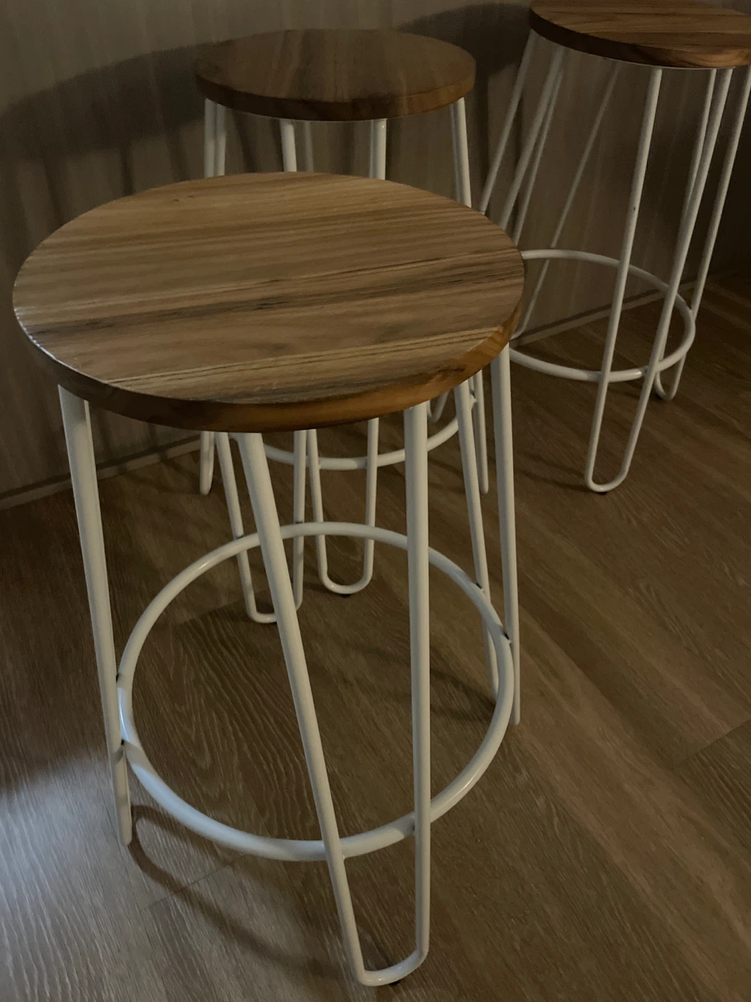 Bar Stools 3x $30- Wood Seat, White Metal Legs - photo 4