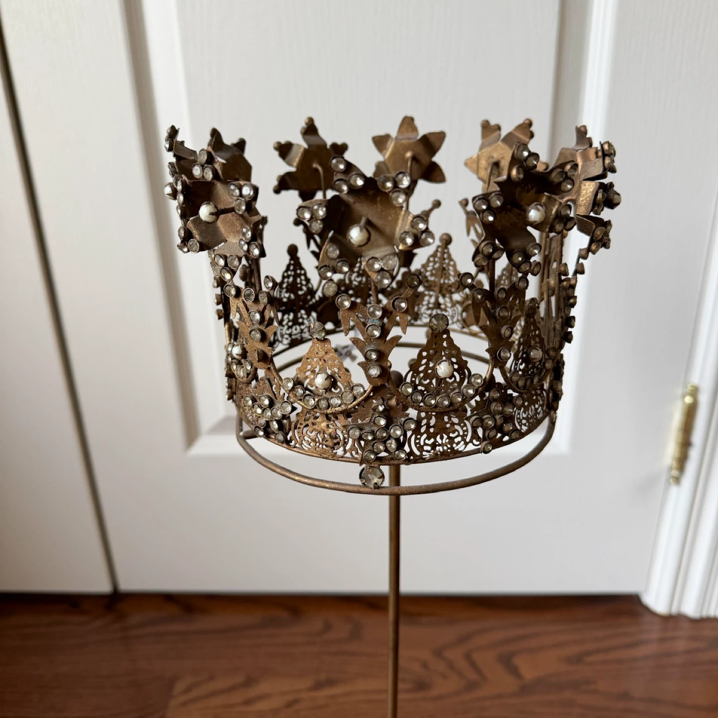 Metallic bronze crown on stand jewellery organizer candle holder - photo 2