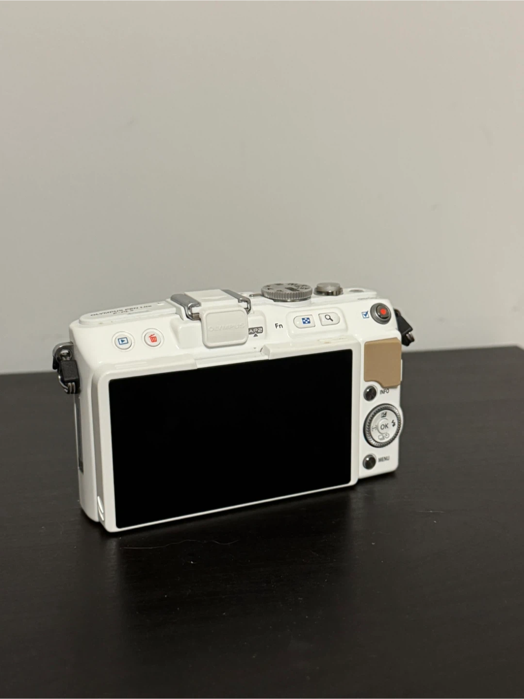 Olympus PEN E-PL5 Mirrorless Digital Camera with 14-42mm Lens - photo 3