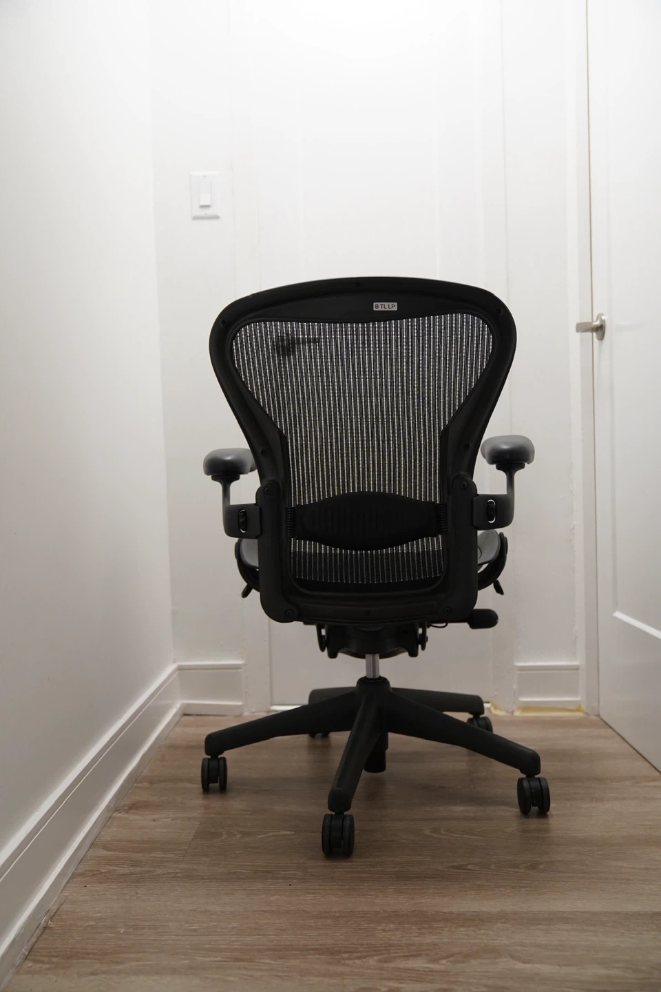 Herman Miller Aeron Chair - photo 3