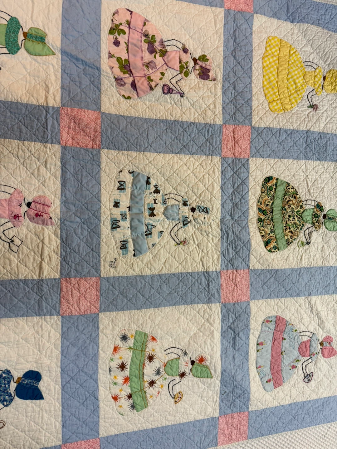 1957 Sunbonnet Sue Quilt Hand Quilted Signed Americana Throw - photo 4