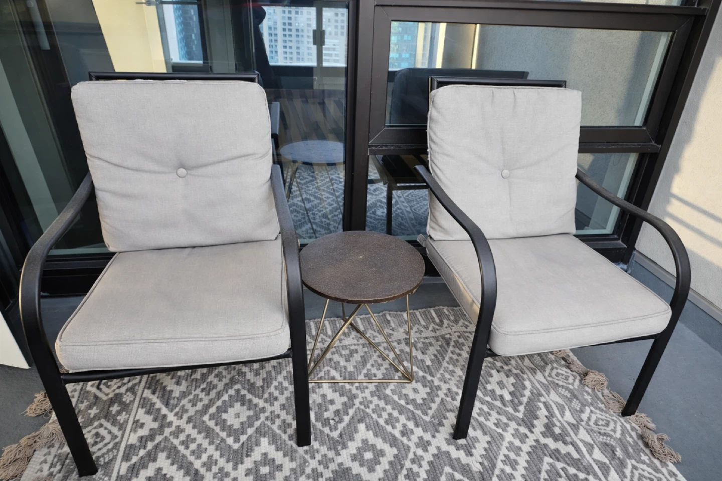 Two Metal frame  Outdoor Chairs with Cushions (Set of 2)