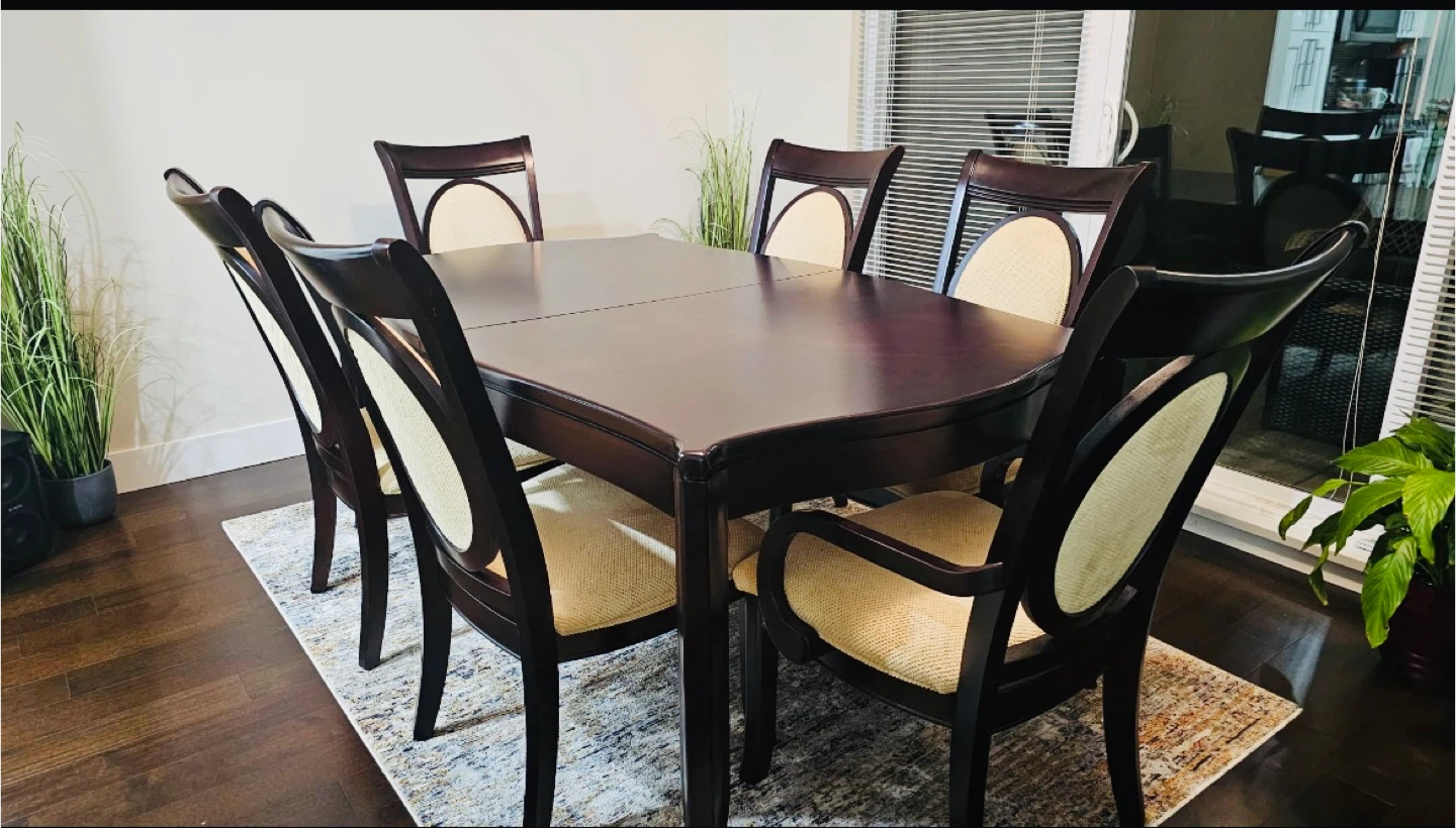 Solid Wood Extendable Dining Table with 6 Chairs