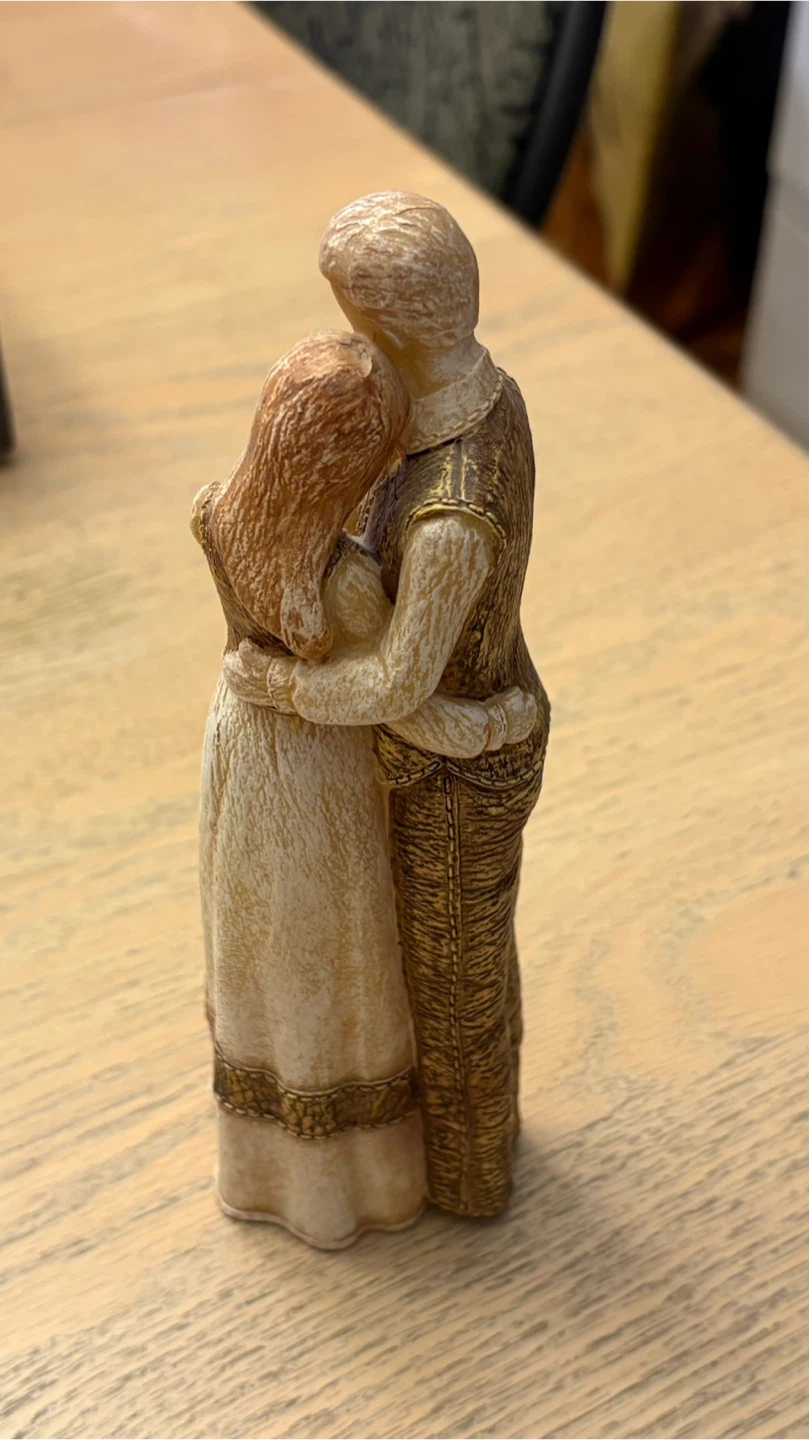 Couple Hugging Figurine - photo 4