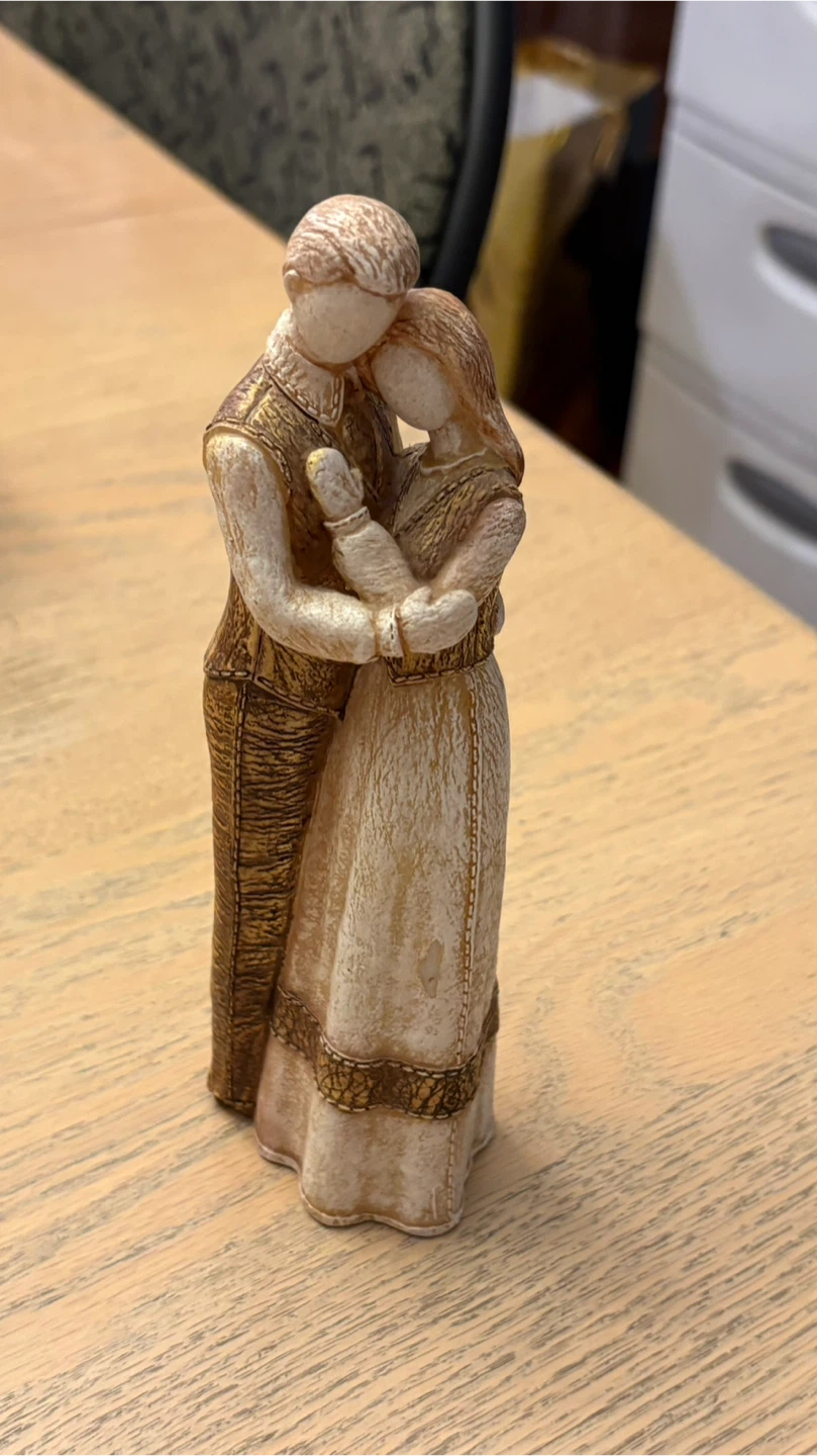 Couple Hugging Figurine - photo 2