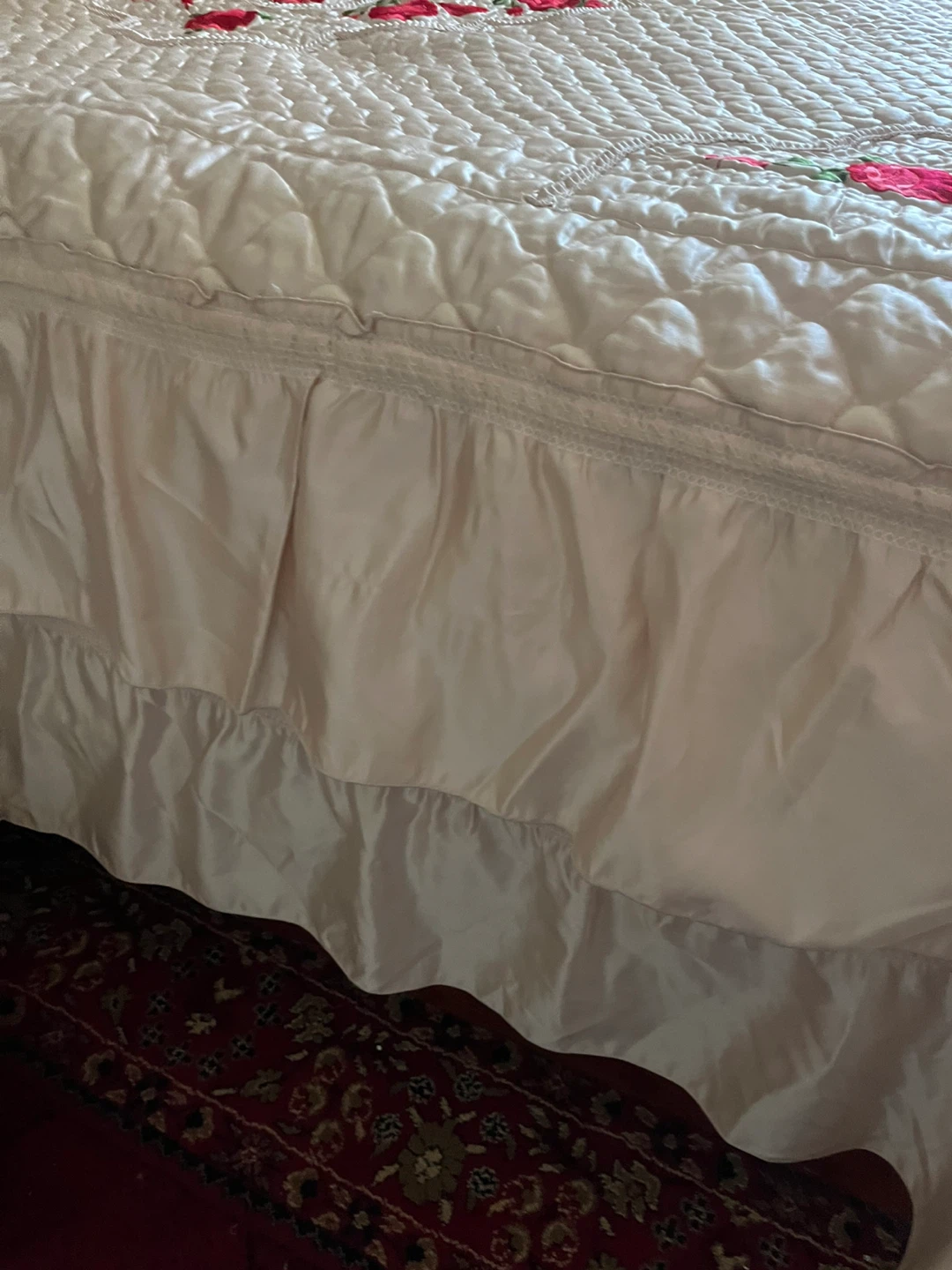 Champagne Satin Quilted Bedspread with Red Rose Embroidery - photo 2