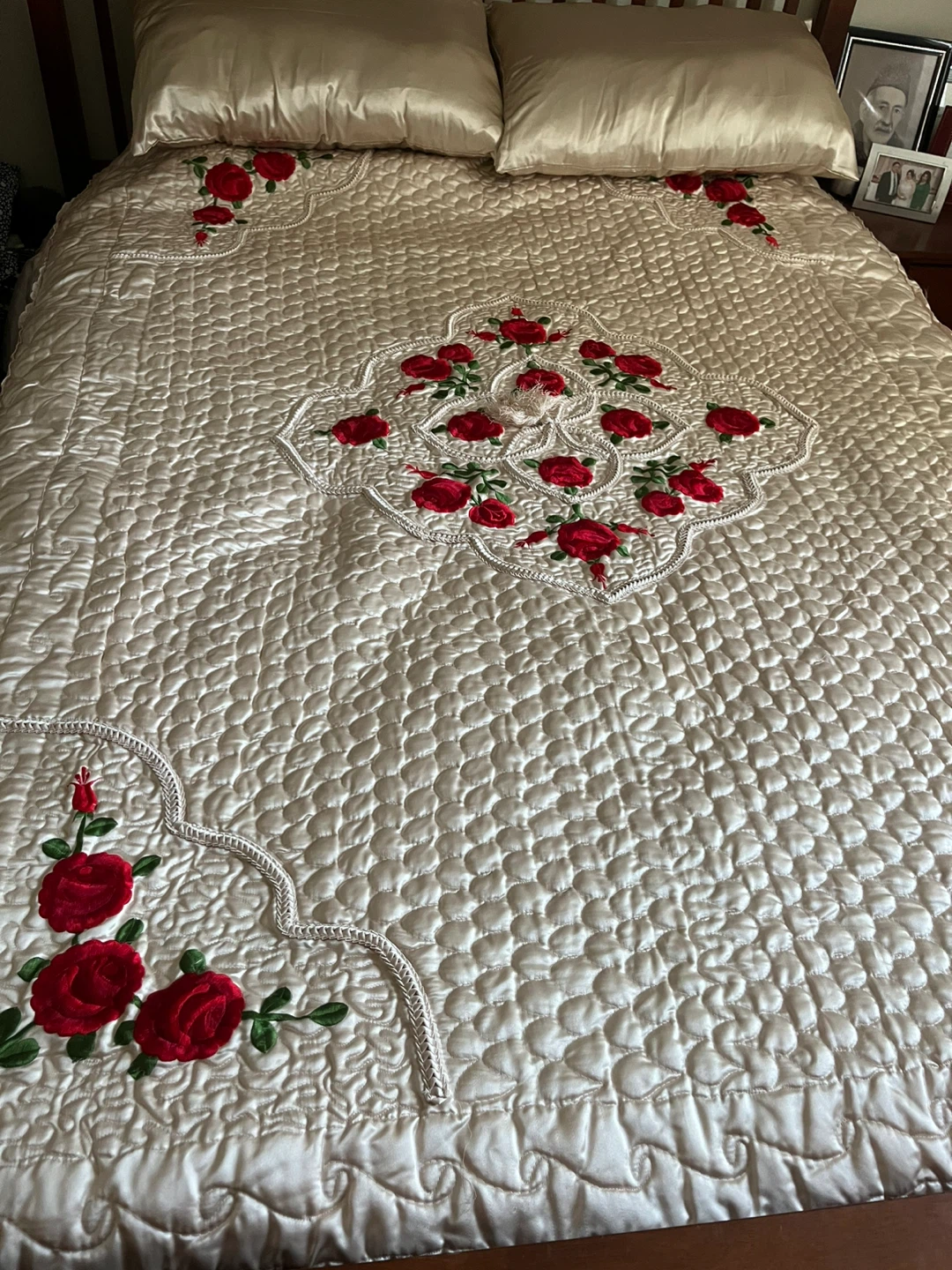 Champagne Satin Quilted Bedspread with Red Rose Embroidery - photo 3