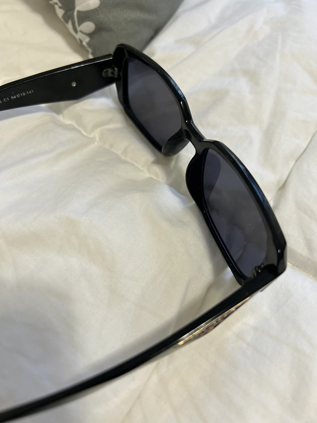 Sunglasses. Black Prada. - photo 4
