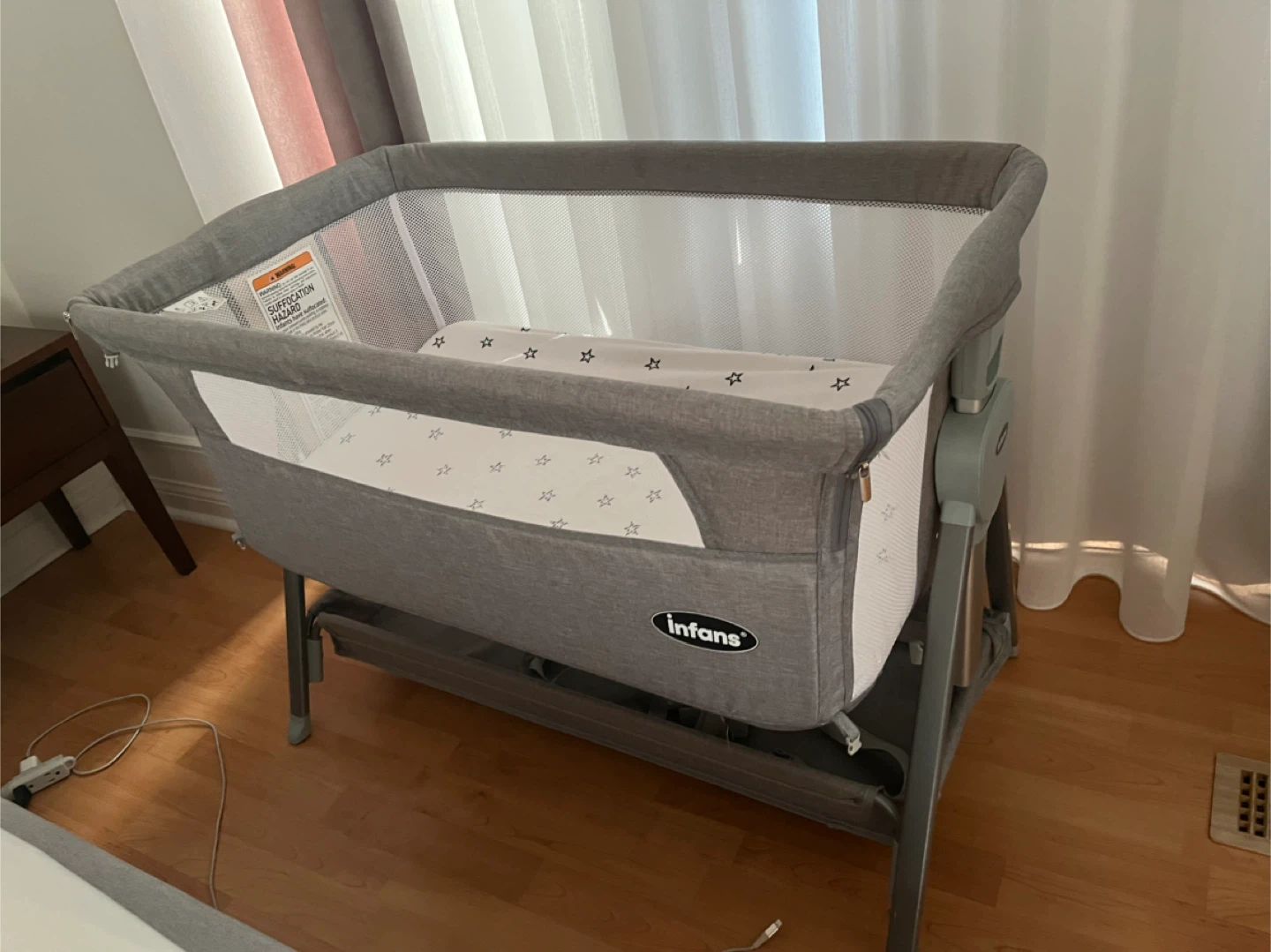 Bedside cosleeping bassinet - photo 2