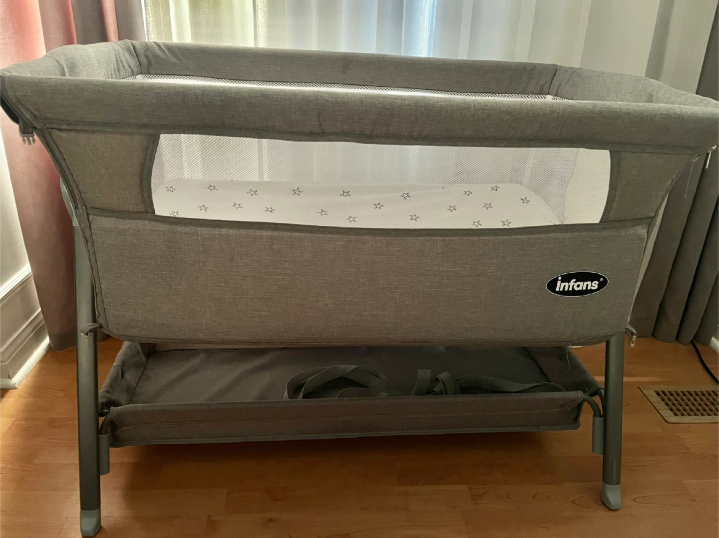 Bedside cosleeping bassinet