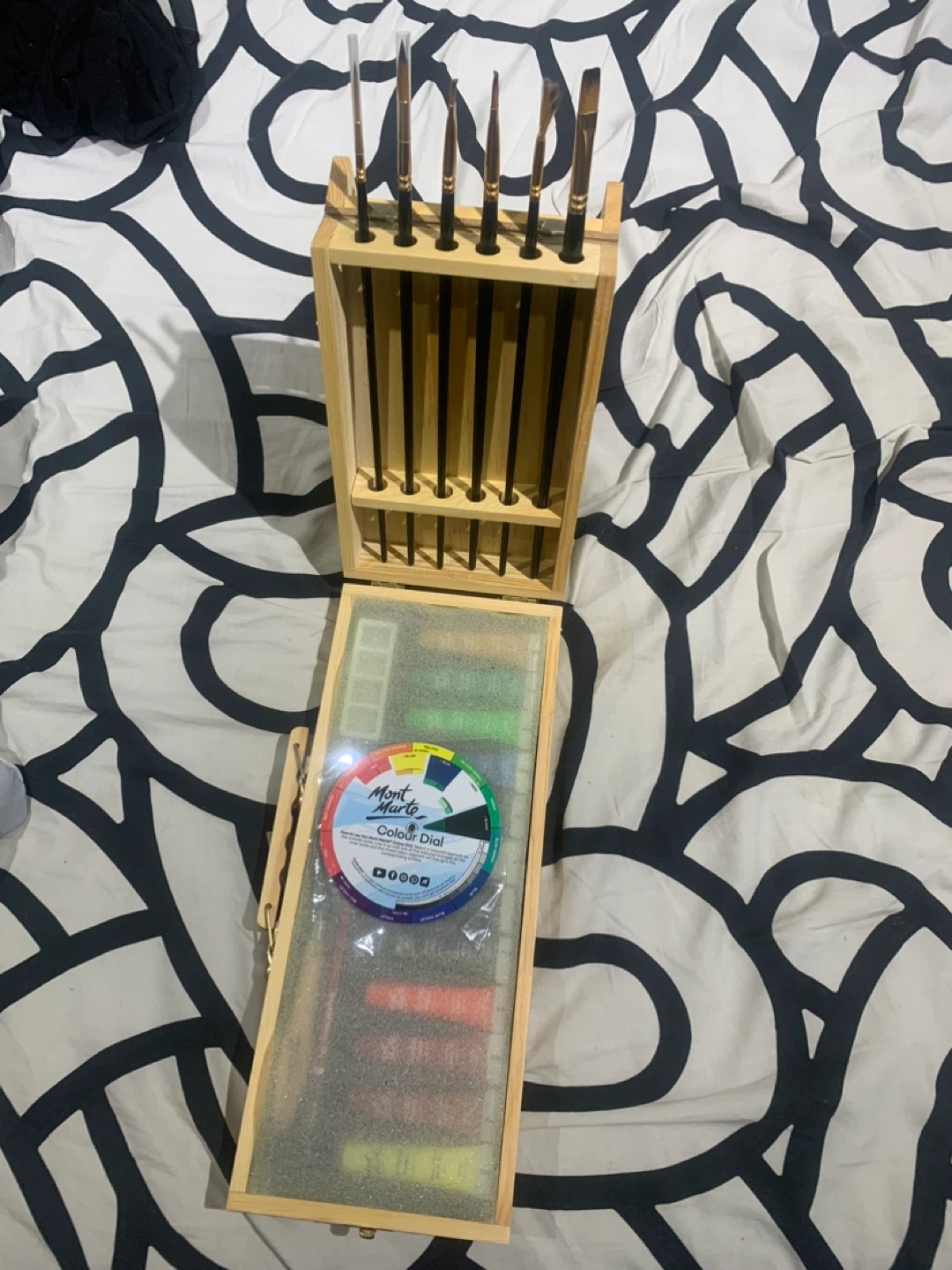 Mont Marte Acrylic Paint Set with Brushes & Palette Knife