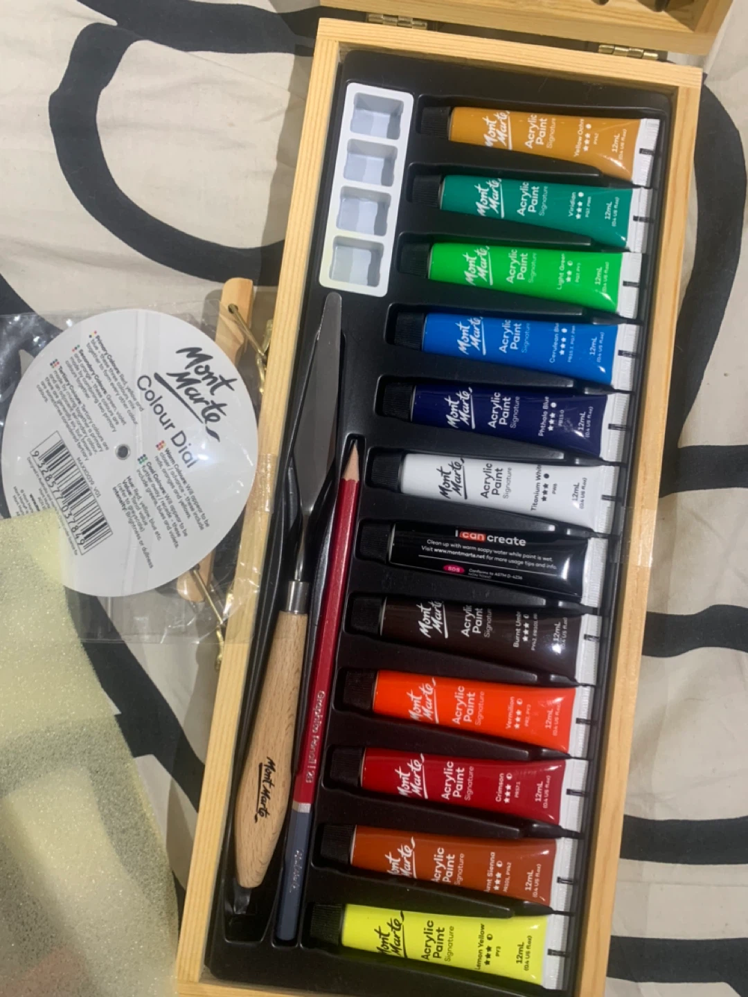 Mont Marte Acrylic Paint Set with Brushes & Palette Knife - photo 2